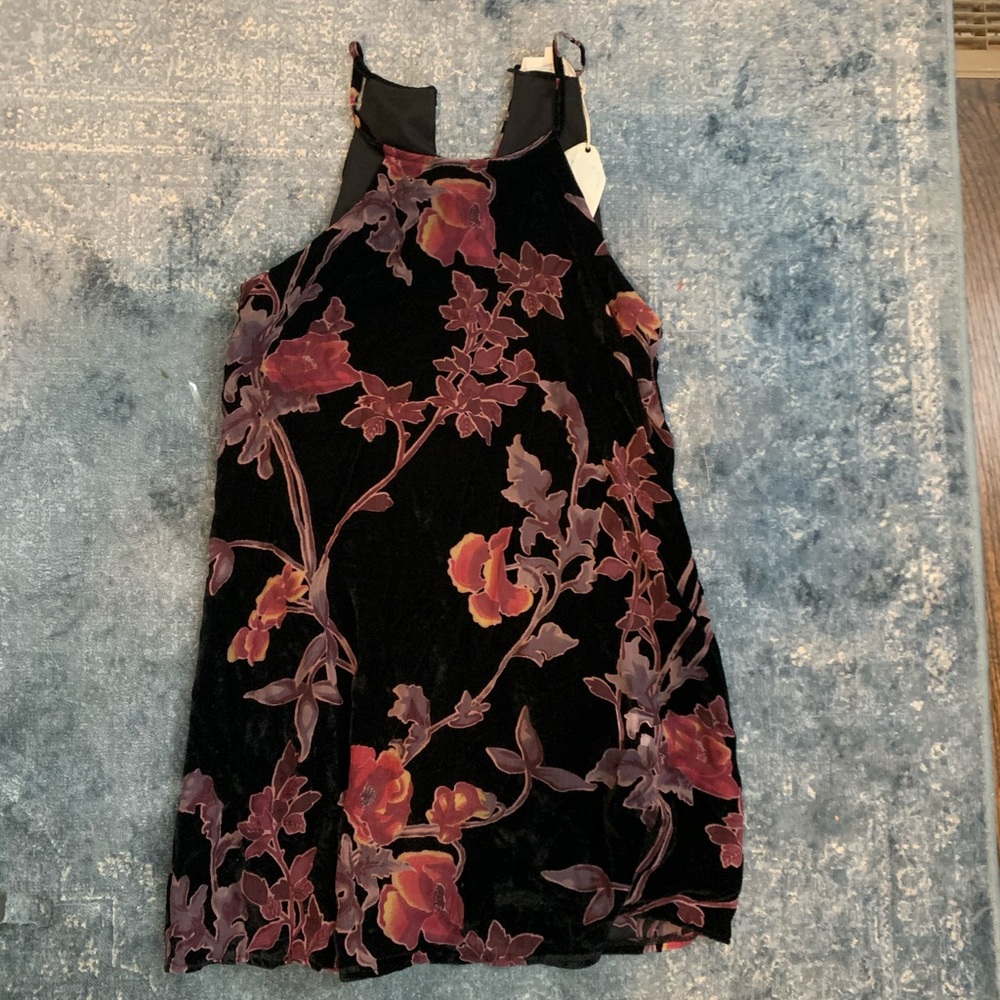 Black sleeveless dress